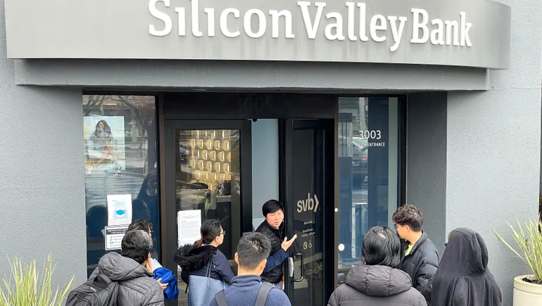 “反向迷因股”:硅谷银行倒闭预示病毒式银行挤兑新时代