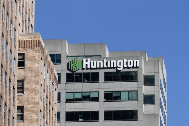 Huntington 以费用增长应对存款成本竞争压力